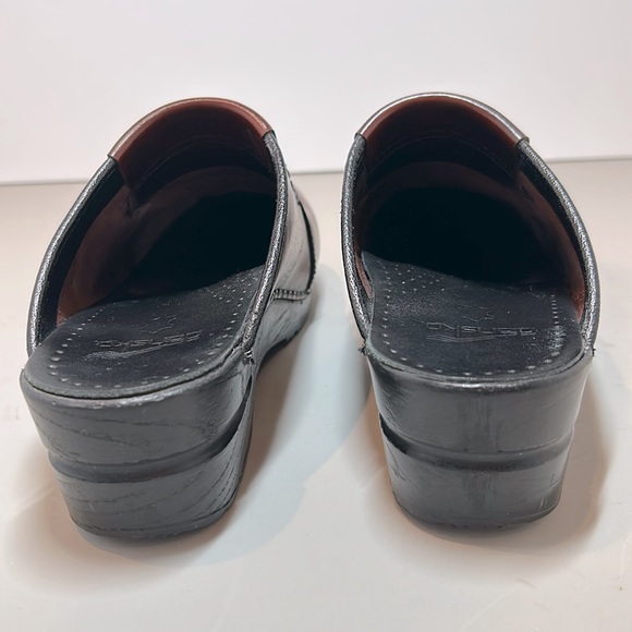 Dansko Deep Red sz 38 (8) Clogs Women’s - Picture 4 of 6